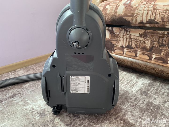 Пылесос с контейнером LG Kompressor VC83209uhav