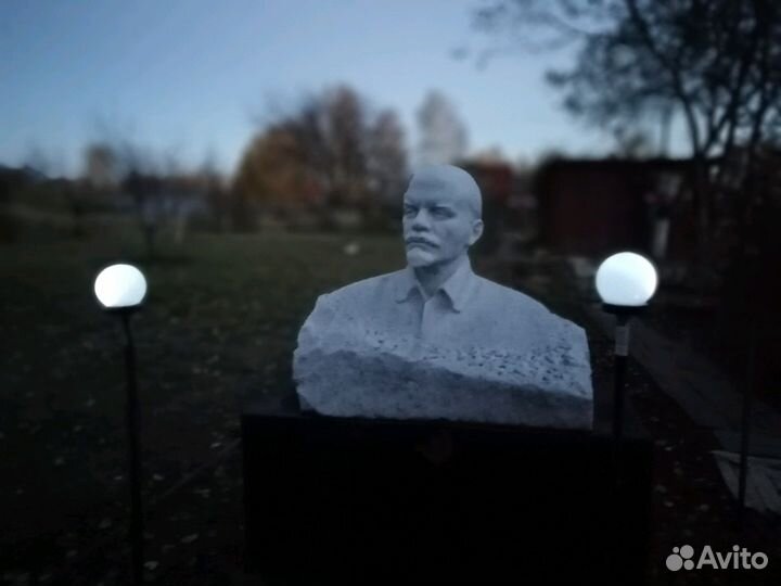 Бюст В. И. Ленина чистый мрамор (Л.Е. Кербель)