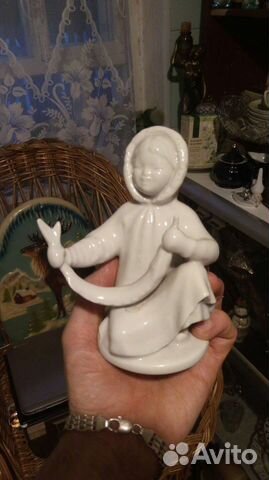 Статуэтка чукча с рыбой лфз