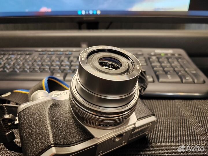 Olympus OM-D E-M10 mark iii + блинчик объектив