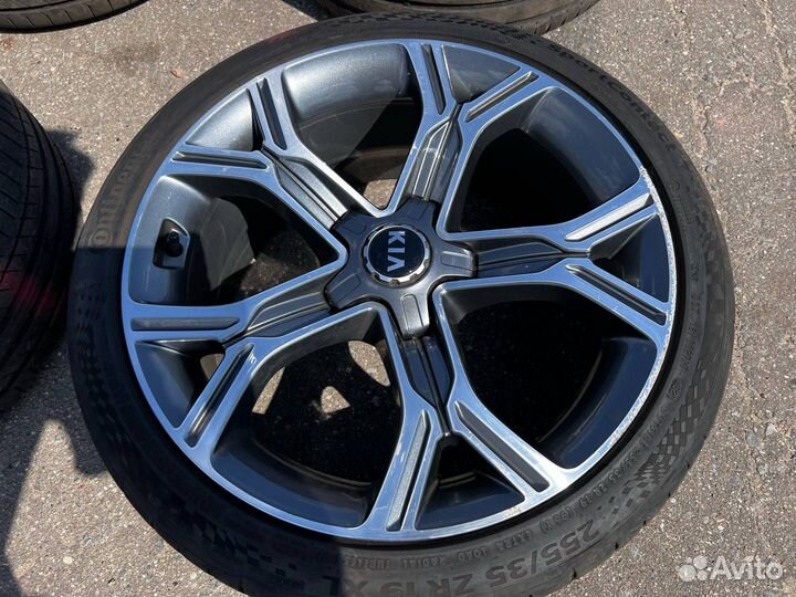 Комплект оригинальных колес R19 Kia Stinger GT