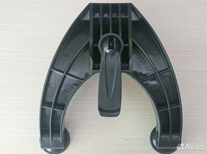 Крепление руля Thrustmaster