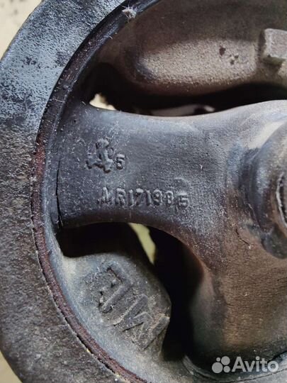 Подушка двигателя правая mitsubishi lancer 7