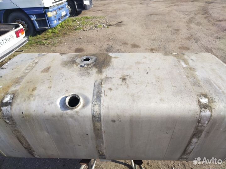 Топливный бак алюминиевый бу на skania 700л