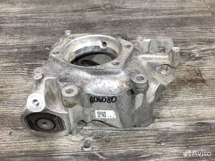 Кулак задний правый Audi A8 D4