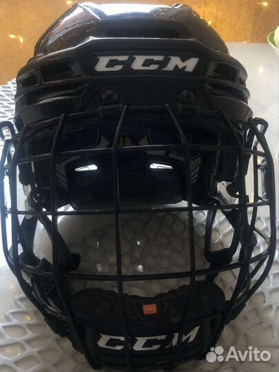 Хоккейный шлем