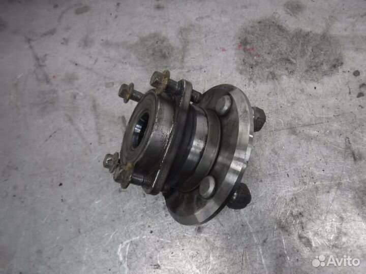 Ступица задняя правая Toyota Corolla 124 правый