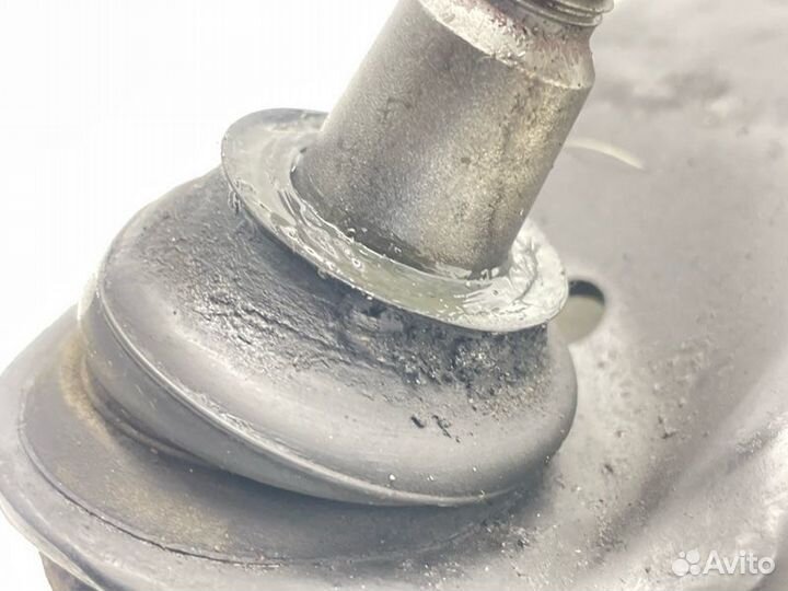 Рычаг подвески нижний передний правый Toyota Noah