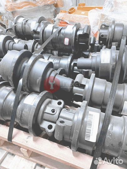 Каток поддерживающий Hitachi EX300LC 9062405