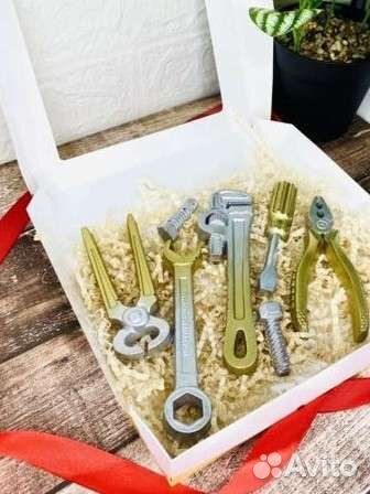 Шоколадные инструменты в подарок мужчине