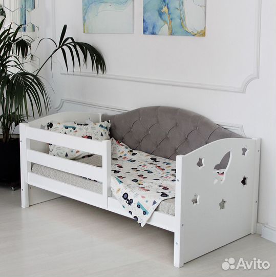 Детская кровать с мягкой спинкой