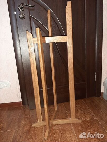 Деревянная, новая подставка под бутыль с водой