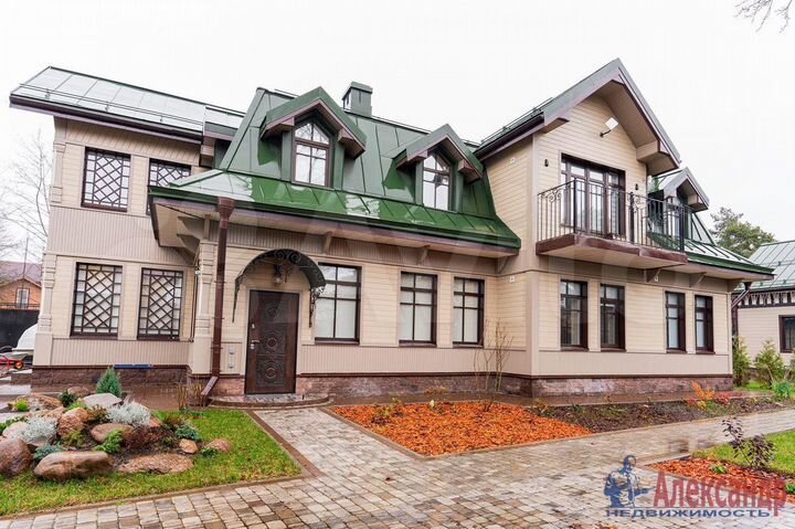 Коттедж 327 м² на участке 15 сот.