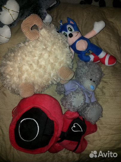 Мягкие игрушки и куклы