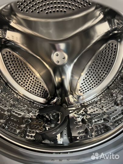 Узкая стиральная машина LG F12M7NDS0