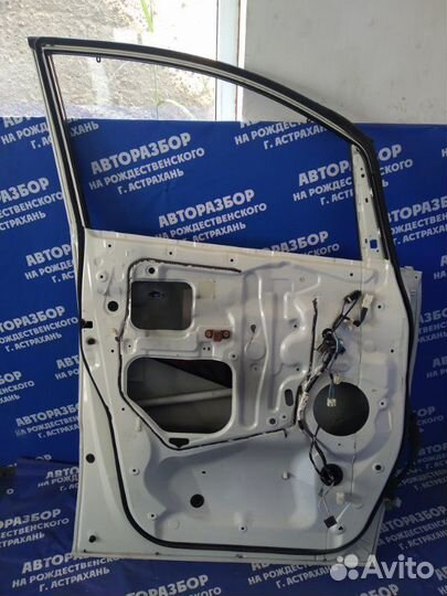 Передняя левая дверь. Toyota Alphard минивен