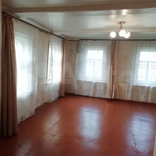 Доля в 3-к. квартире, 140 м², 1/2 эт.