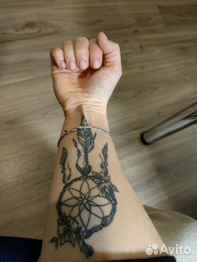 Модель на маникюр