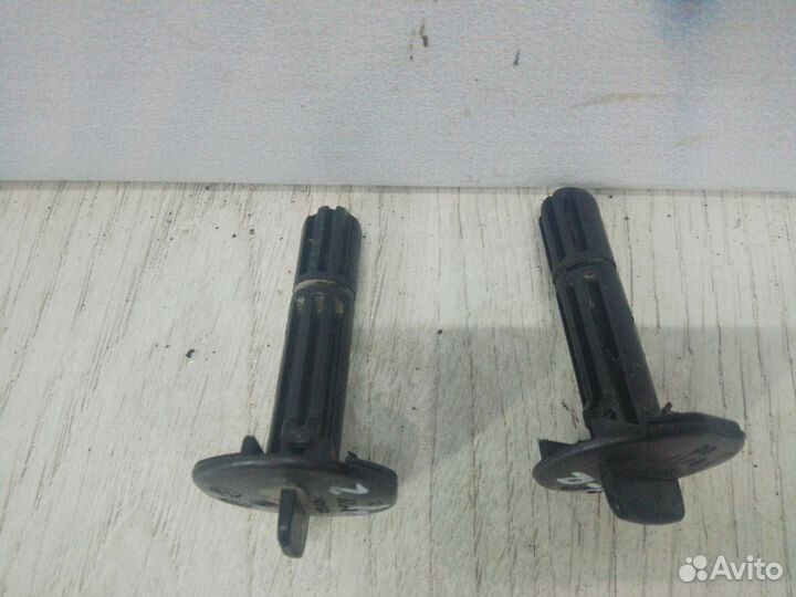 Кронштейн крепление Опора радиатора Renault duster