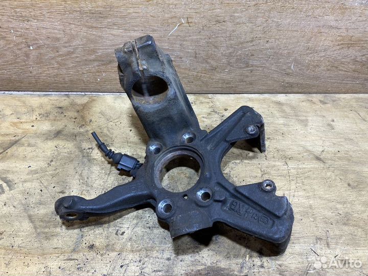 Поворотный кулак левый Skoda Octavia A5 X108