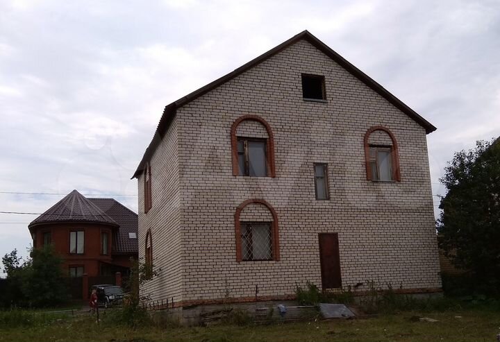 Коттедж 298,8 м² на участке 8 сот.