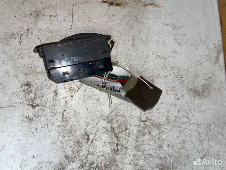 Кнопка стеклоподъемника задняя левая Kia Sportage