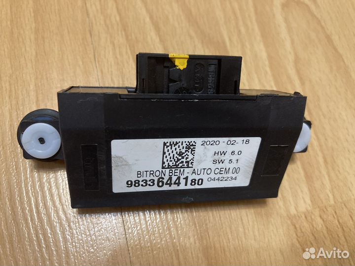 Блок управления двери Peugeot 3008