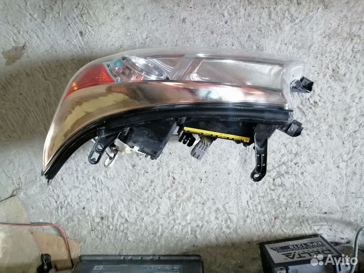 Фара Toyota Land cruiser 200