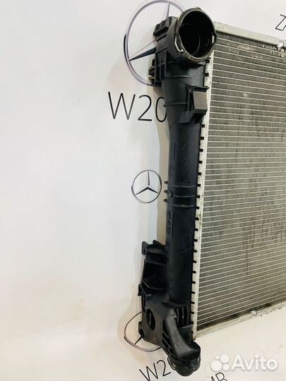 Радиатор охлаждения Mercedes W204