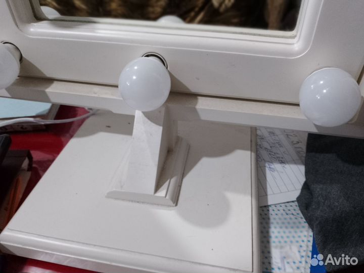 Зеркало косметическое с подсветкой