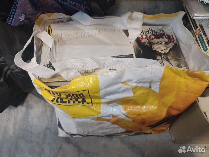 Газеты большой формат, книги старые много