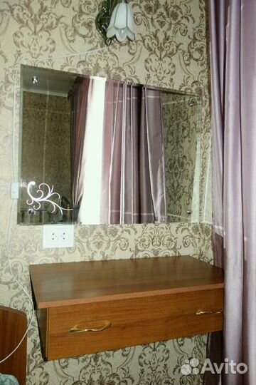 Тумба с зеркалом