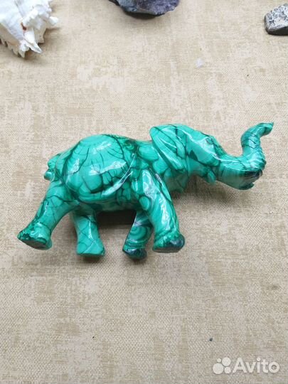 Слон из малахита, вес 2094 г размеры 26 х 14 см