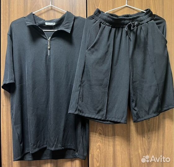 Черный мужской костюм