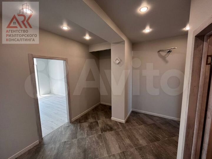 2-к. квартира, 56 м², 1/6 эт.