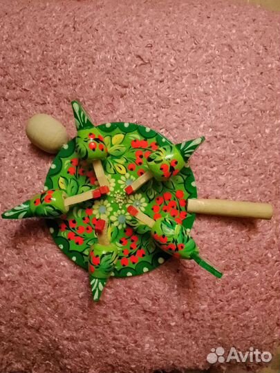 Игрушка деревянная курочки И петушок клюют зерно