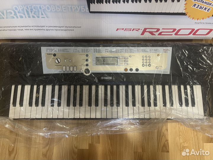 Синтезатор yamaha psr R200