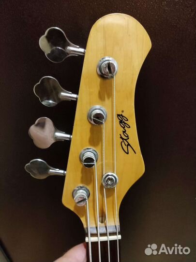 Бас-гитара Stagg B300