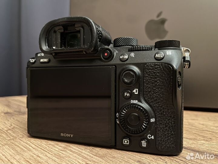 Беззеркальный фотоаппарат Sony Alpha 7 III (ilce-7