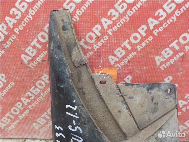 Брызговик задний левый Ford Focus DBW eydc 2004