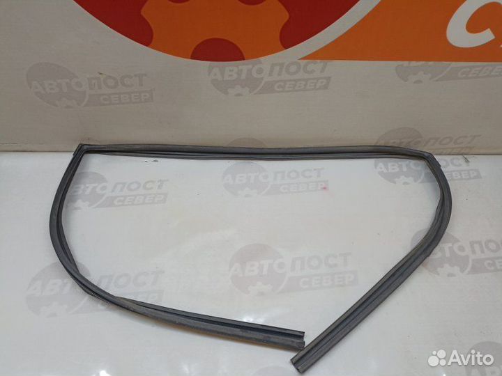 Уплотнитель стекла двери задний правый Ssangyong