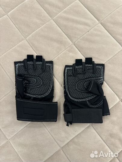 Спортивные перчатки