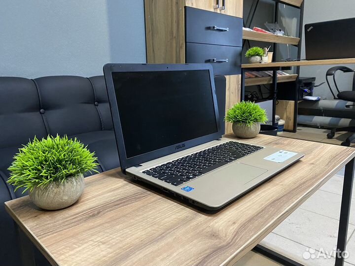 Asus в идеале для дома и офиса N3350 на SSD