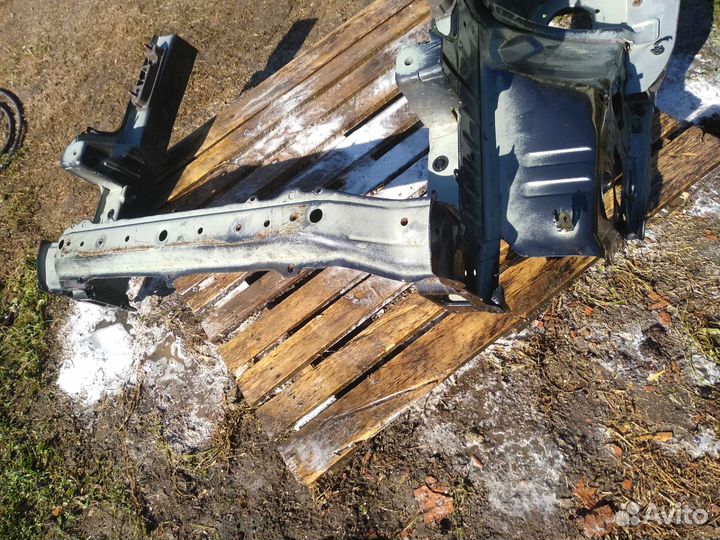 Четверть передняя правая Subaru Forester SG