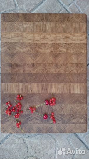 Массивная разделочная доска из торцевых спилов