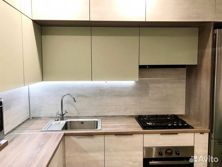 Угловая кухня в потолок.Кухонный гарнитур на заказ