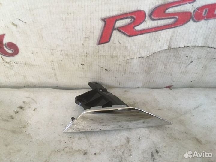 Крышка форсунки омывателя левая Skoda Superb 2