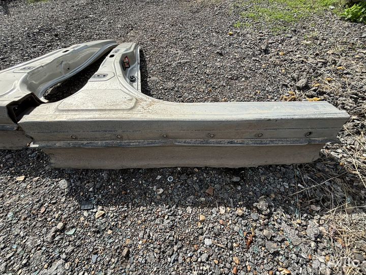 Центральная стойка Nissan X-Trail T31