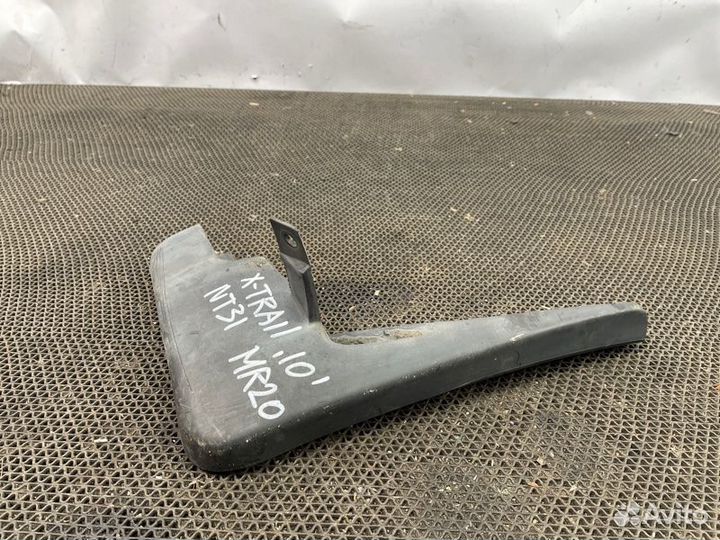 Брызговик передний правый Nissan X-Trail T31 MR20