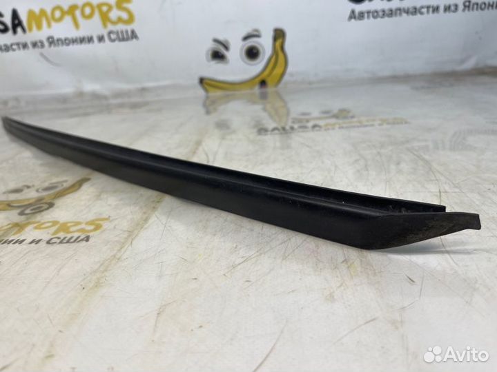 Молдинг лобового стекла передний правый Audi A4 B9